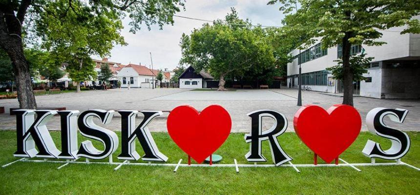 Csengo Vendeghaz Hotel Kiskoros Luaran gambar